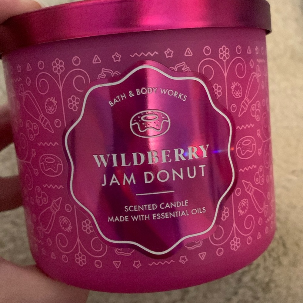 Bath & Body Works Wildberry Jam Donut candle (2020)
